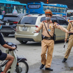 Bị tạm giữ Giấy phép lái xe có được tiếp tục điều khiển phương tiện? Tạm giữ Giấy phép lái xe