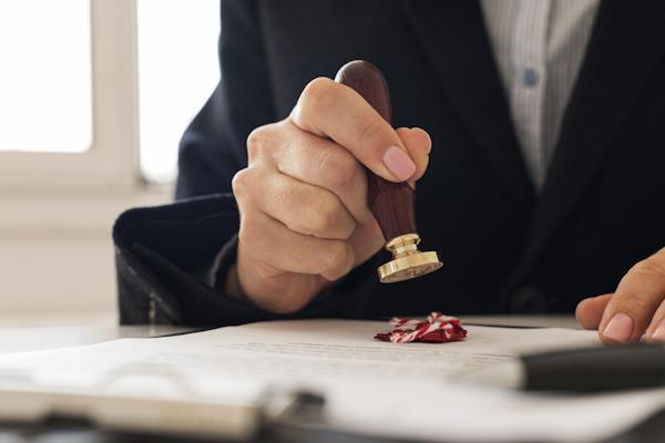 công chứng bản dịch giấy phép vận hành