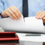 Bên thuê chậm trả tiền: Chủ nhà xử lý thế nào? Bên thuê chậm trả tiền