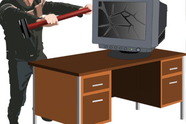 Người thuê làm hỏng tài sản