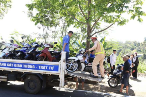 Xe bị tạm giữ mất phụ tùng