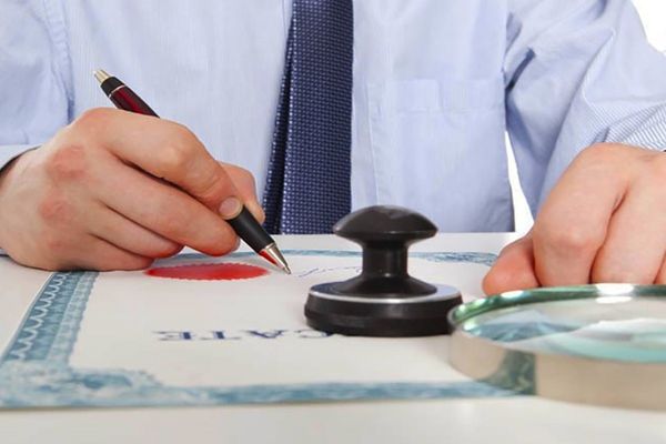 Khi một bên từ chối thực hiện nghĩa vụ cấp dưỡng