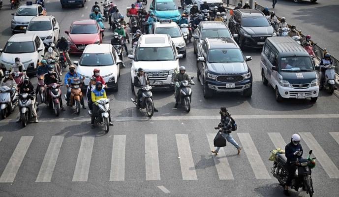 Dừng ô tô sai chỗ gây ùn tắc giao thông